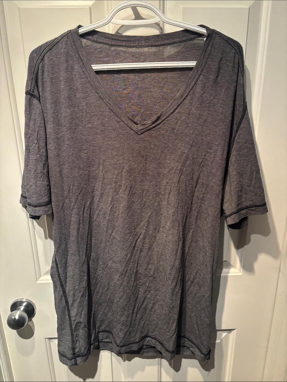 lululemon athletica Men's V-Neck Short Sleeve Tee - Charcoal Gray